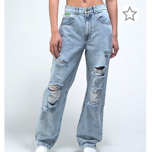 Loose fitting Distressed Skater Jeans - Picture 2 of 5